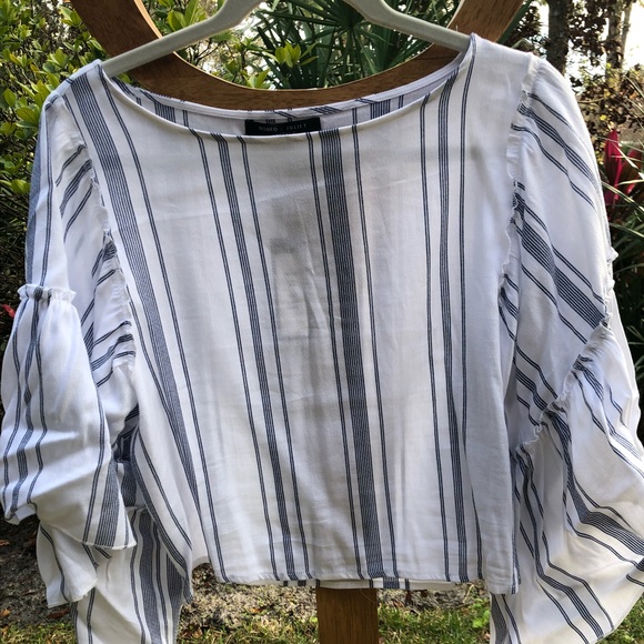 NWT Romeo + Juliet couture size M crop top - Picture 2 of 7